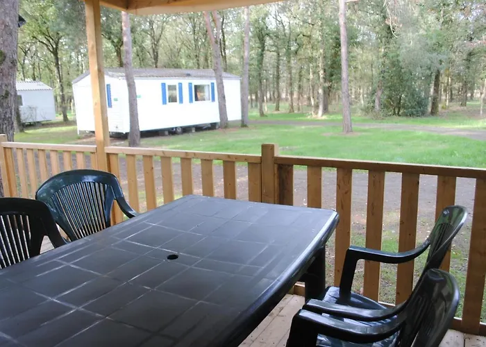 אתר קמפינג Mobil 3*** Piscine Chauffee La Boissiere-de-Montaigu